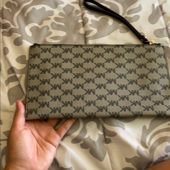 Wristlet - Picture 2 of 3